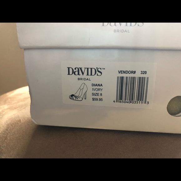 Wedding dress/Shoes/veil bundle - Picture 6 of 8